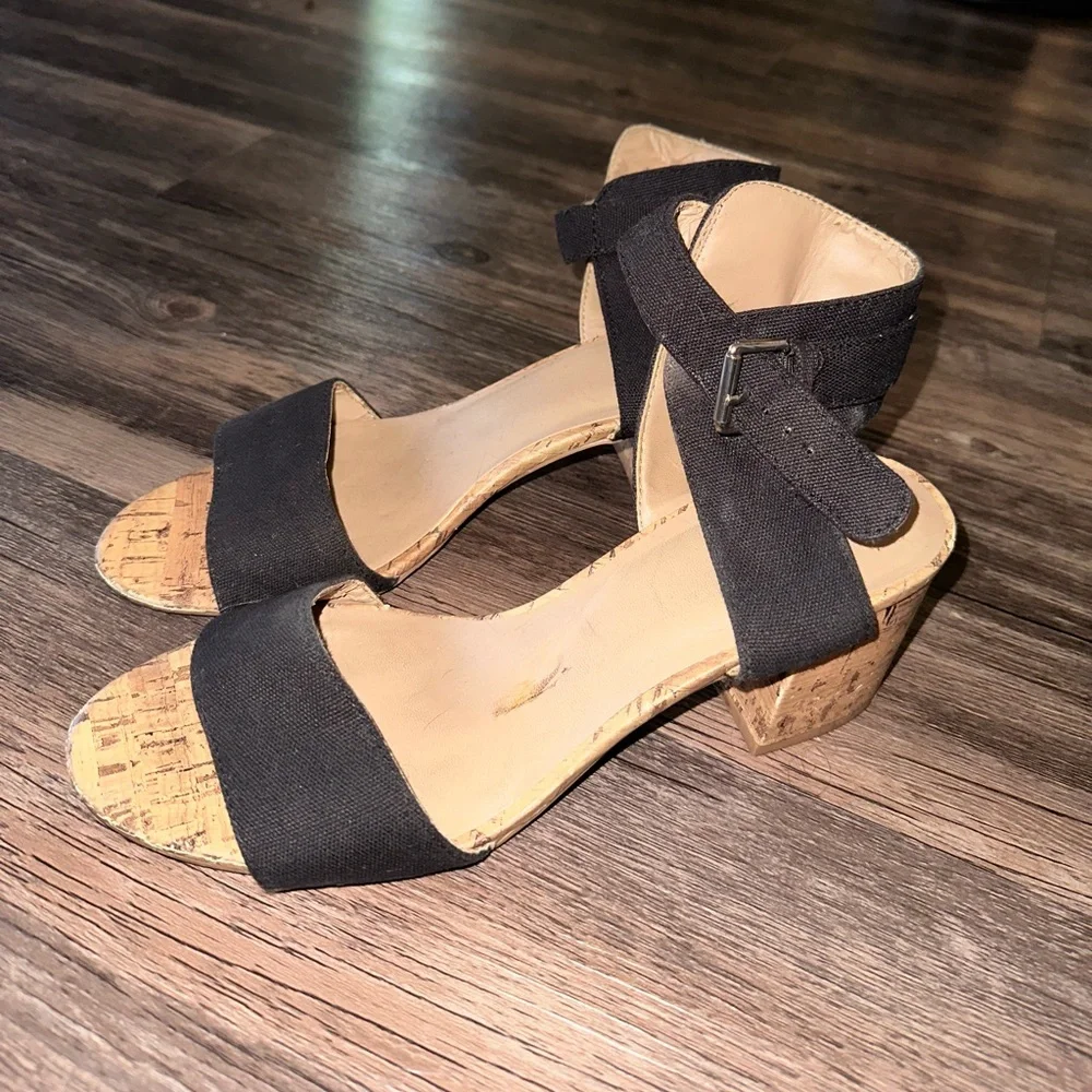 Merona Black and Tan Heels size 9 1/2